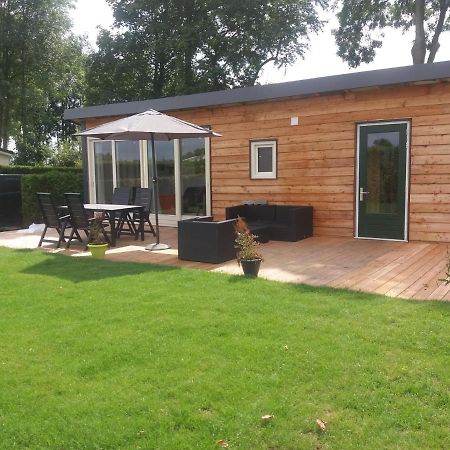 Luxe bungalow op rustig vakantiepark. Dronrijp Bagian luar foto