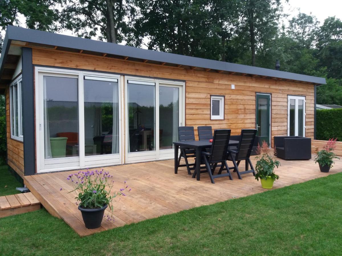 Luxe bungalow op rustig vakantiepark. Dronrijp Bagian luar foto