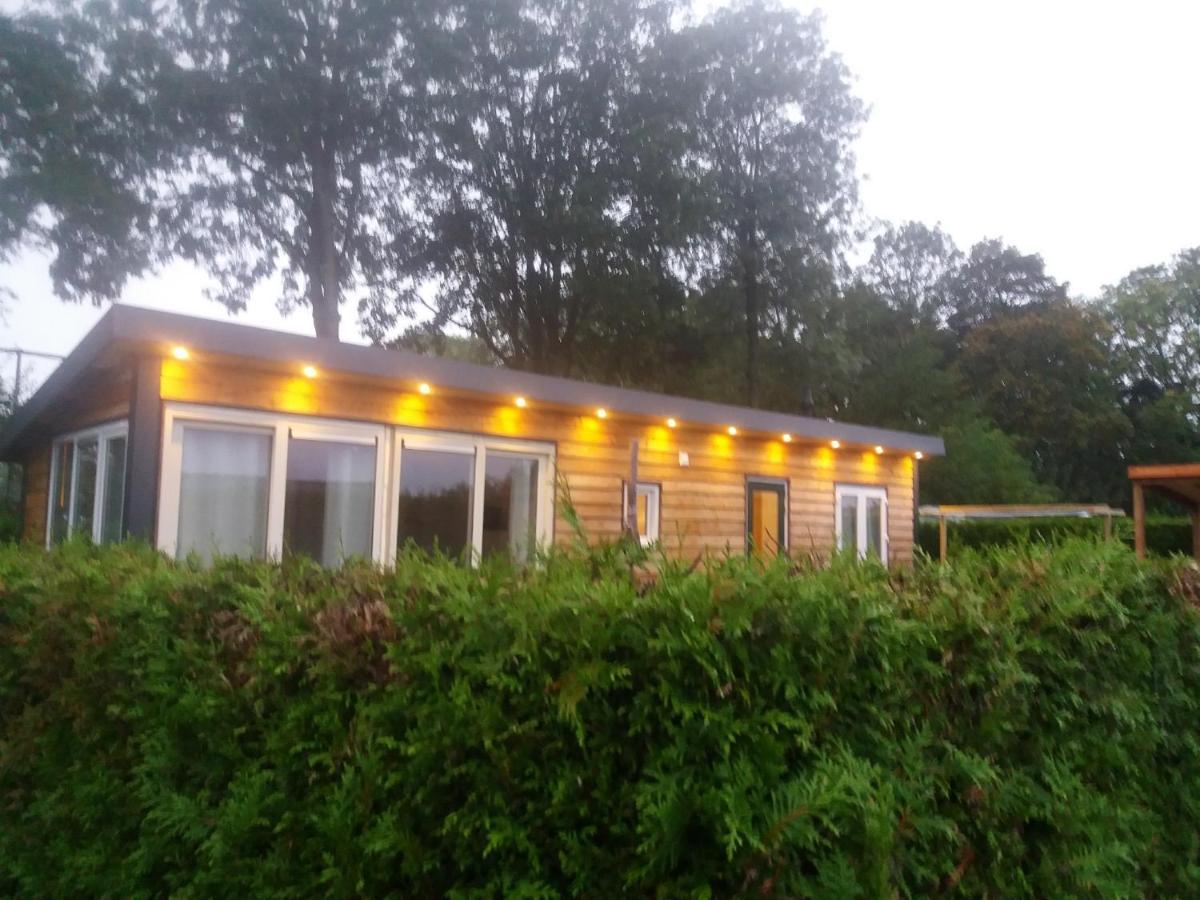 Luxe bungalow op rustig vakantiepark. Dronrijp Bagian luar foto